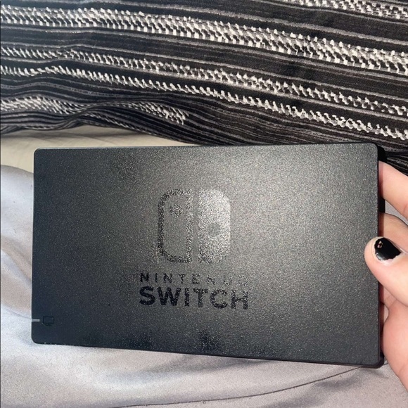 Nintendo switch Console - Picture 5 of 6